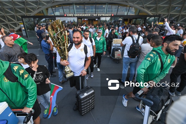 Çempionlar Liqasının qalibi olan Azərbaycan futbolçuları vətənə döndü