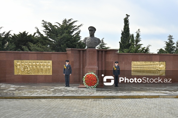 Cəmşid Naxçıvanskinin büstü