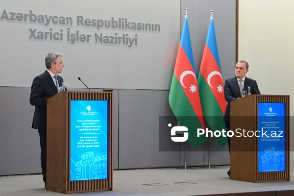 İqnasio Kassis və Ceyhun Bayramov Bakıda keçirilən birgə mətbuat konfransında