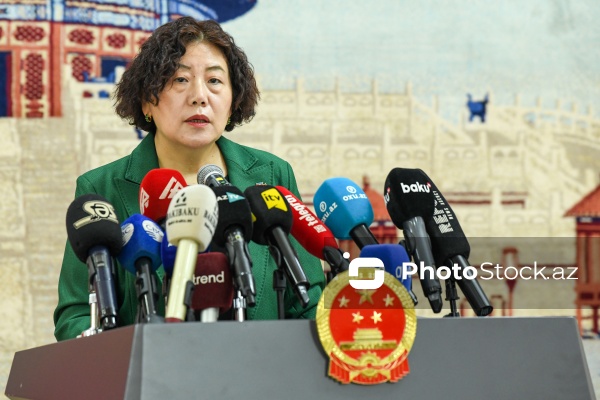 Lu Mey - Bakıda keçirdiyi brifinqdə