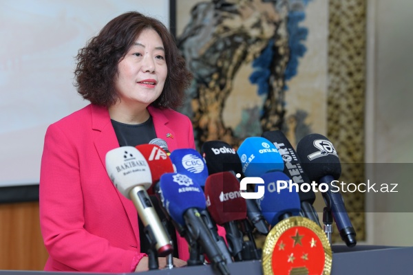 Lu Mey - Bakıda keçirdiyi mətbuat konfransında