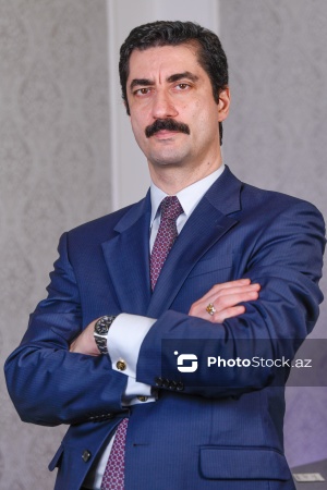 "Coldünya" rok qrupunun müəllifi və vokalisti Teymur Nadir