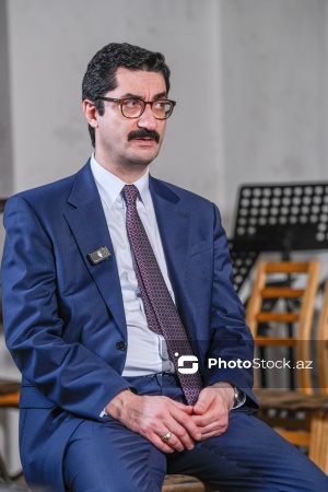 "Coldünya" rok qrupunun müəllifi və vokalisti Teymur Nadir