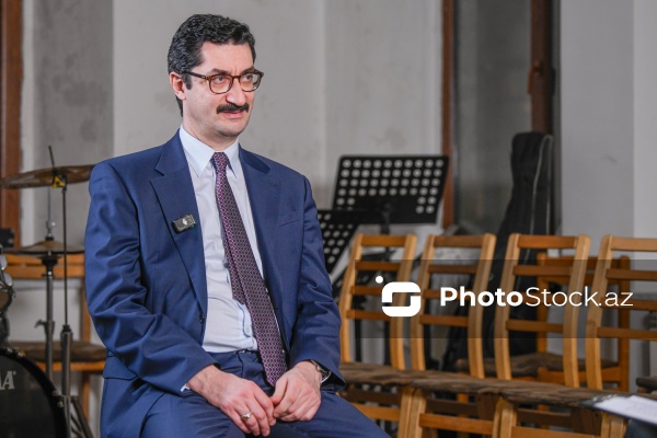 "Coldünya" rok qrupunun müəllifi və vokalisti Teymur Nadir