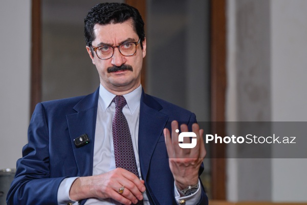 "Coldünya" rok qrupunun müəllifi və vokalisti Teymur Nadir