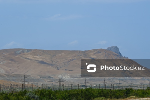 Siyəzən rayonunun Qalaşıxı kəndində yerləşən Beşbarmaq dağı