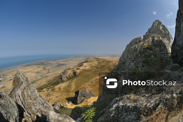 Siyəzən rayonunun Qalaşıxı kəndində yerləşən Beşbarmaq dağı