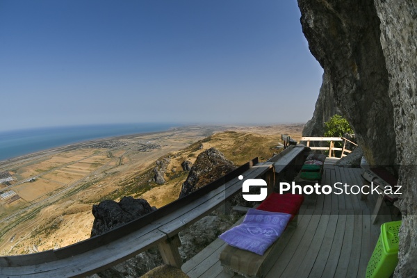 Siyəzən rayonunun Qalaşıxı kəndində yerləşən Beşbarmaq dağı