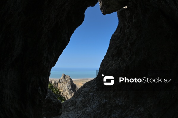 Siyəzən rayonunun Qalaşıxı kəndində yerləşən Beşbarmaq dağı