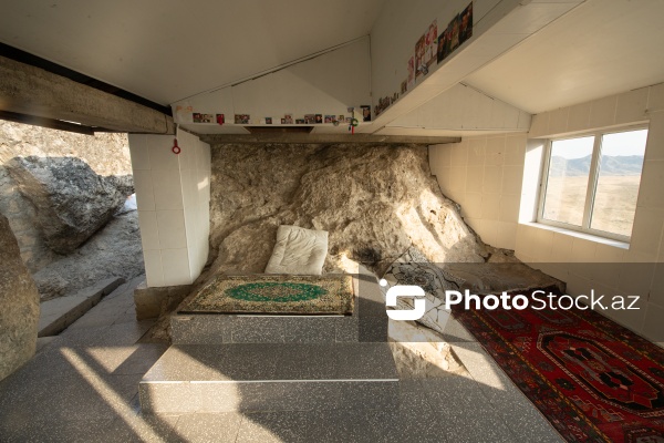 Siyəzən rayonunun Qalaşıxı kəndində yerləşən Beşbarmaq dağı