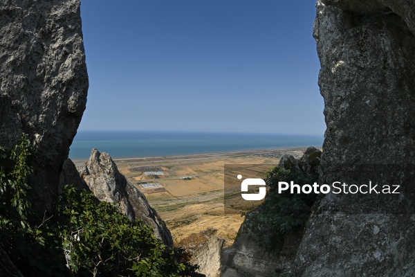 Siyəzən rayonunun Qalaşıxı kəndində yerləşən Beşbarmaq dağı
