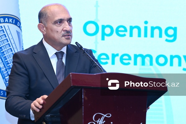 İdris İsayev - "Davamlı və dayanıqlı şəhər inkişafı üçün insan kapitalının formalaşdırılması" mövzusunda keçirilən beynəlxalq konfransda