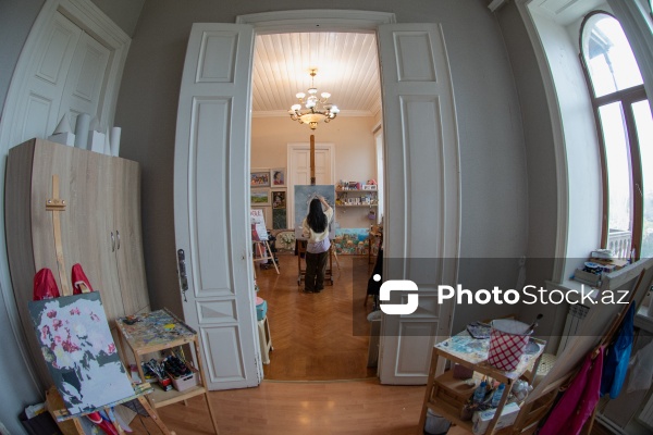 Gənc rəssam Leyla Qurbanova