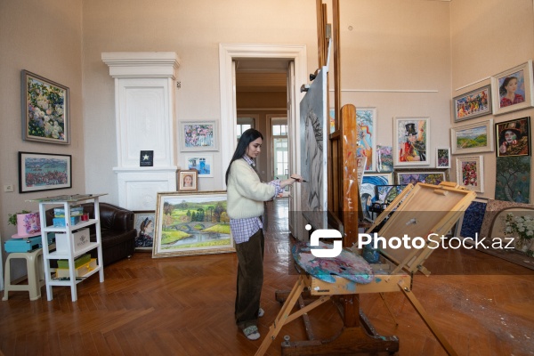 Gənc rəssam Leyla Qurbanova