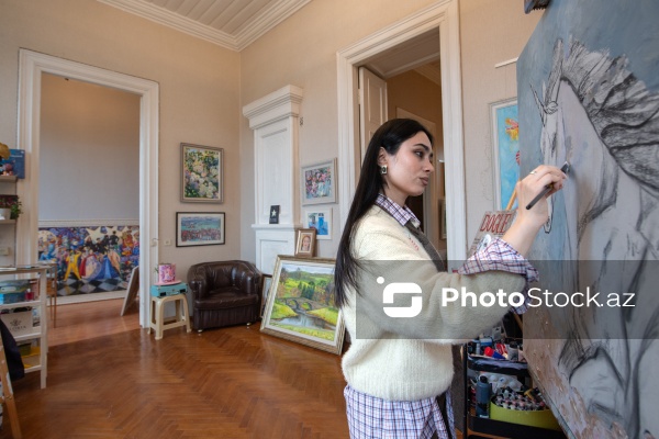 Gənc rəssam Leyla Qurbanova