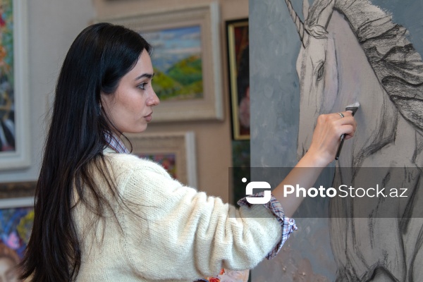 Gənc rəssam Leyla Qurbanova