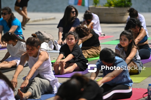 Dədə Qorqud parkında keçirilən yoqa təlimi