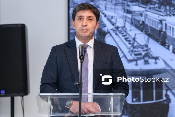 Rövşən Rzayev - “Qara qızılın saldığı dəmir yollar” sərgisində