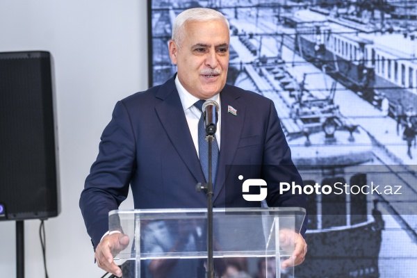 Vüqar Rəhimzadə - “Qara qızılın saldığı dəmir yollar” sərgisində