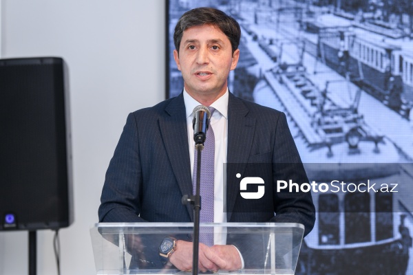 Rövşən Rzayev - “Qara qızılın saldığı dəmir yollar” sərgisində