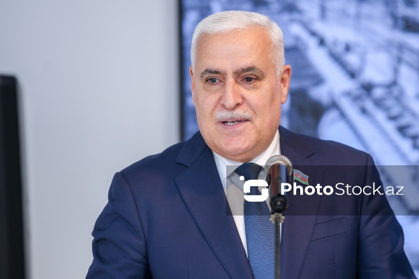 Vüqar Rəhimzadə - “Qara qızılın saldığı dəmir yollar” sərgisində