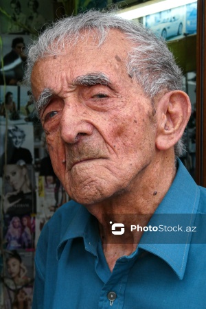 95 yaşlı dərzi Rasim Məmmədov