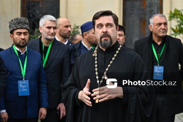 Dionisiy Sveçnikov - Müqəddəs Mürdaşıyan Zənənlər Kafedralında