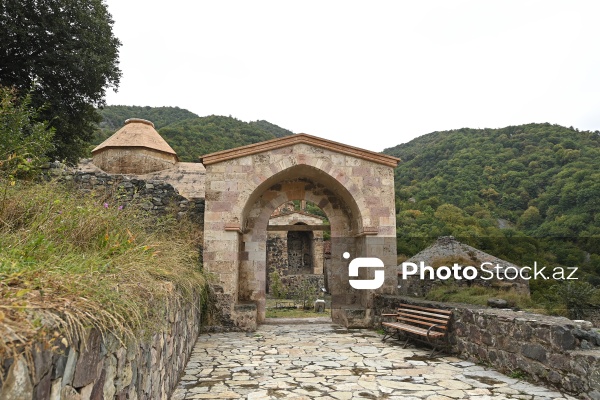 Diplomatik korpusun nümayəndələri Kəlbəcər rayonundakı Xudavəng monastır kompleksi ilə tanış olublar