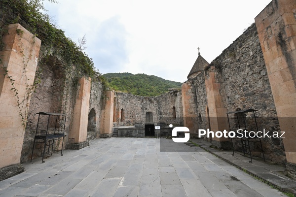 Diplomatik korpusun nümayəndələri Kəlbəcər rayonundakı Xudavəng monastır kompleksi ilə tanış olublar