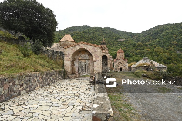 Diplomatik korpusun nümayəndələri Kəlbəcər rayonundakı Xudavəng monastır kompleksi ilə tanış olublar