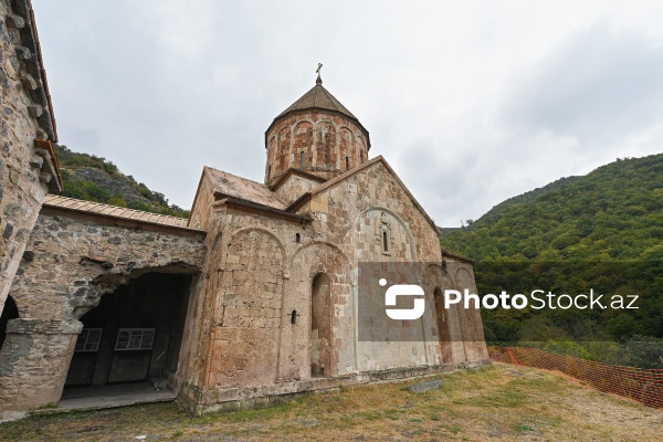 Diplomatik korpusun nümayəndələri Kəlbəcər rayonundakı Xudavəng monastır kompleksi ilə tanış olublar