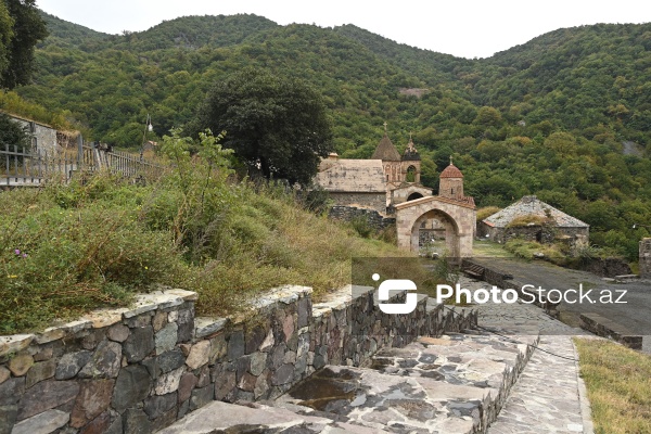 Diplomatik korpusun nümayəndələri Kəlbəcər rayonundakı Xudavəng monastır kompleksi ilə tanış olublar