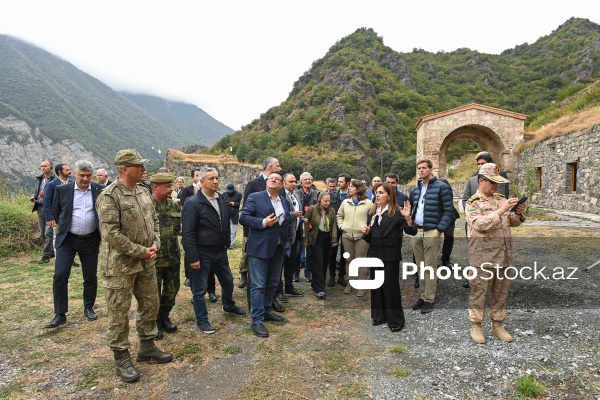 Diplomatik korpusun nümayəndələri Kəlbəcər rayonundakı Xudavəng monastır kompleksi ilə tanış olublar