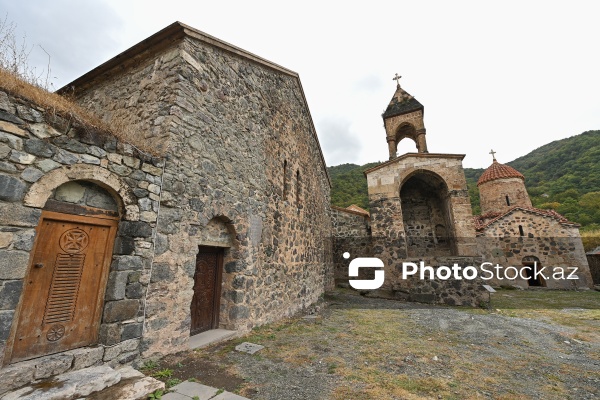 Diplomatik korpusun nümayəndələri Kəlbəcər rayonundakı Xudavəng monastır kompleksi ilə tanış olublar