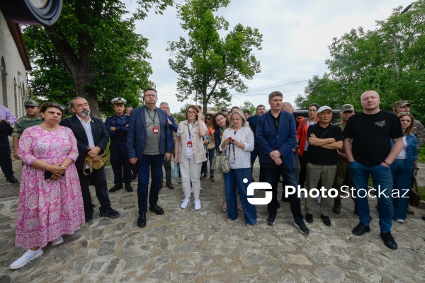 Diplomatlar Şuşada Mehmandarovların malikanəsini ziyarət ediblər