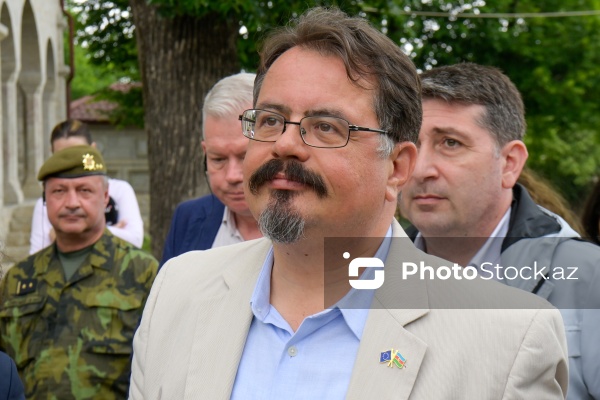 Diplomatlar Şuşada Mehmandarovların malikanəsini ziyarət ediblər