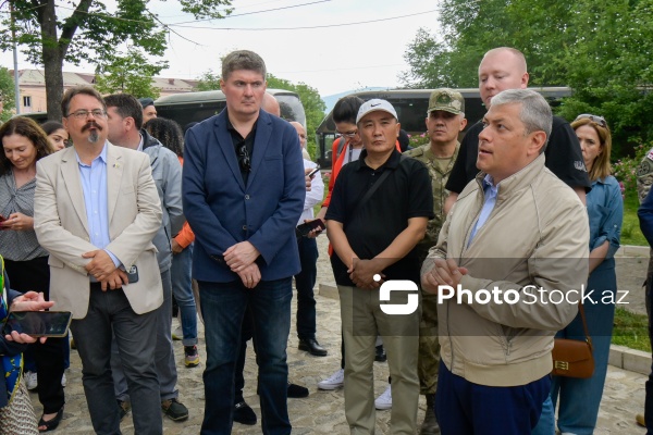 Diplomatlar Şuşada Mehmandarovların malikanəsini ziyarət ediblər