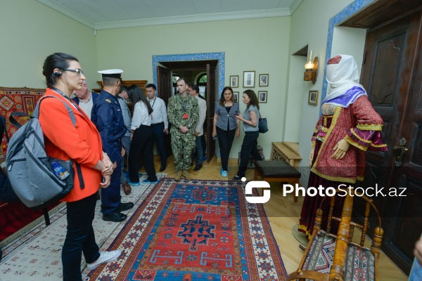 Diplomatlar Şuşada Mehmandarovların malikanəsini ziyarət ediblər