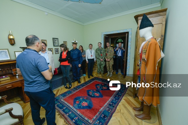 Diplomatlar Şuşada Mehmandarovların malikanəsini ziyarət ediblər