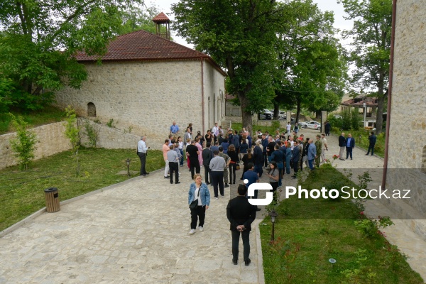 Diplomatlar Şuşada Mehmandarovların malikanəsini ziyarət ediblər