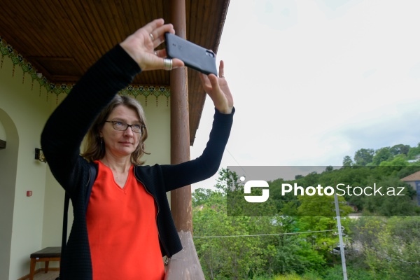 Diplomatlar Şuşada Mehmandarovların malikanəsini ziyarət ediblər