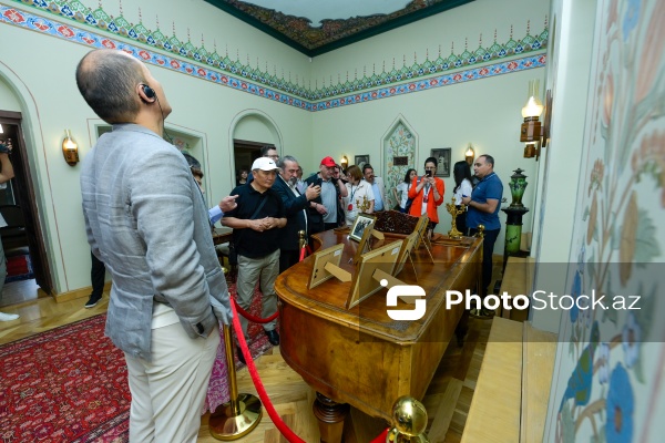 Diplomatlar Şuşada Mehmandarovların malikanəsini ziyarət ediblər
