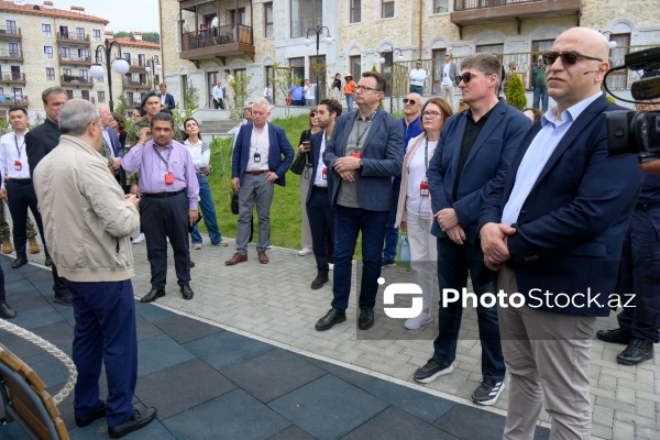 Diplomatlar Şuşada yaşayış kompleksində olublar