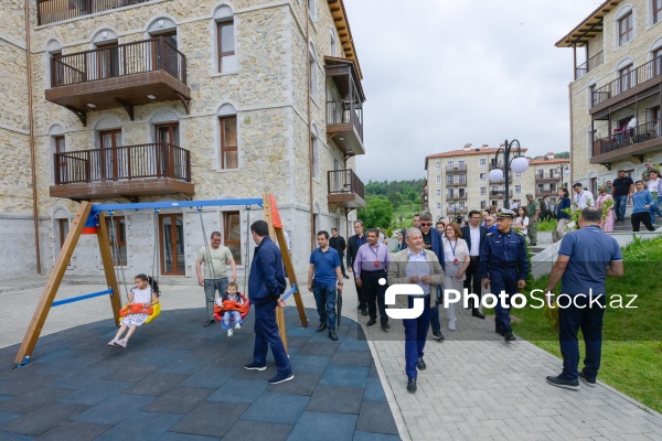 Diplomatlar Şuşada yaşayış kompleksində olublar