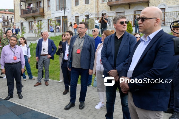 Diplomatlar Şuşada yaşayış kompleksində olublar