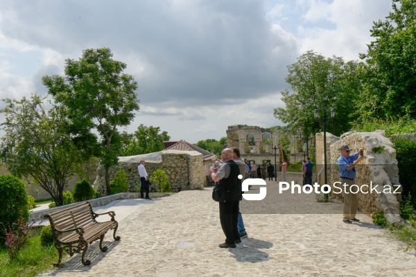 Diplomatlar Şuşadakı Qarabağ küçəsində olublar
