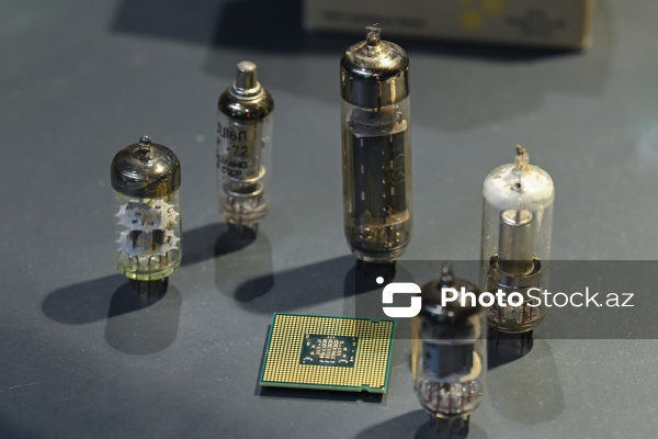 İnformasiya texnologiyalarına həsr olunmuş ekspozisiya guşəsi