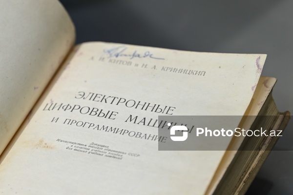 İnformasiya texnologiyalarına həsr olunmuş ekspozisiya guşəsi