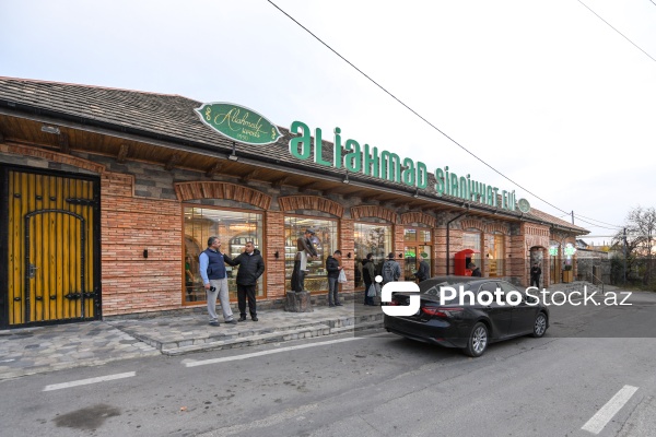 "Əliəhməd şirniyyat evi"