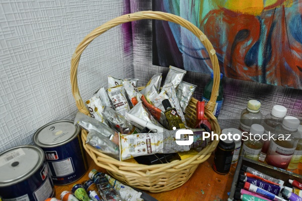 Doğulduğu Bakı şəhərindən ilham alan rəssam Tahir Şıxəliyev